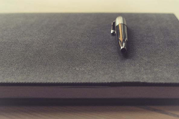 信貸收緊信號初現(xiàn)：監(jiān)管提示風(fēng)險，不良壓力下多家銀行主動收縮